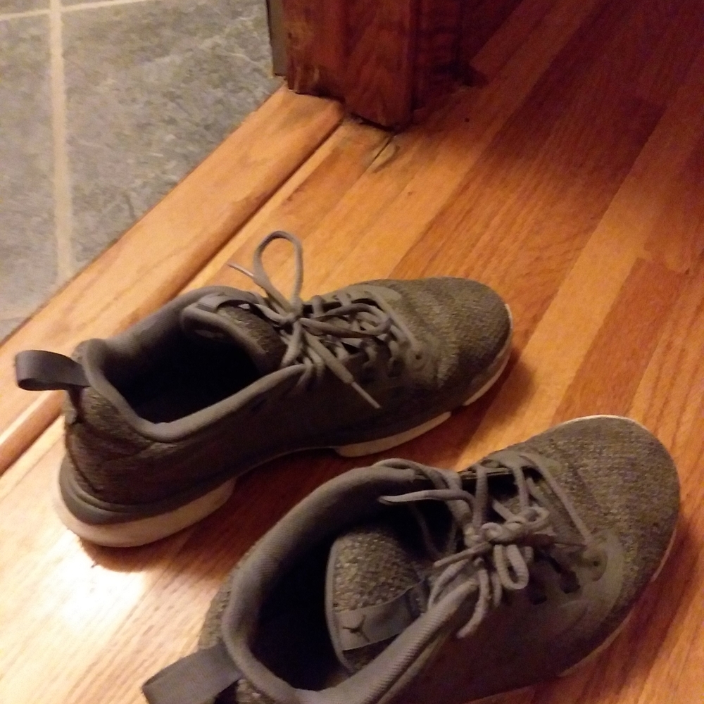 jordan shoes size 9 1/2